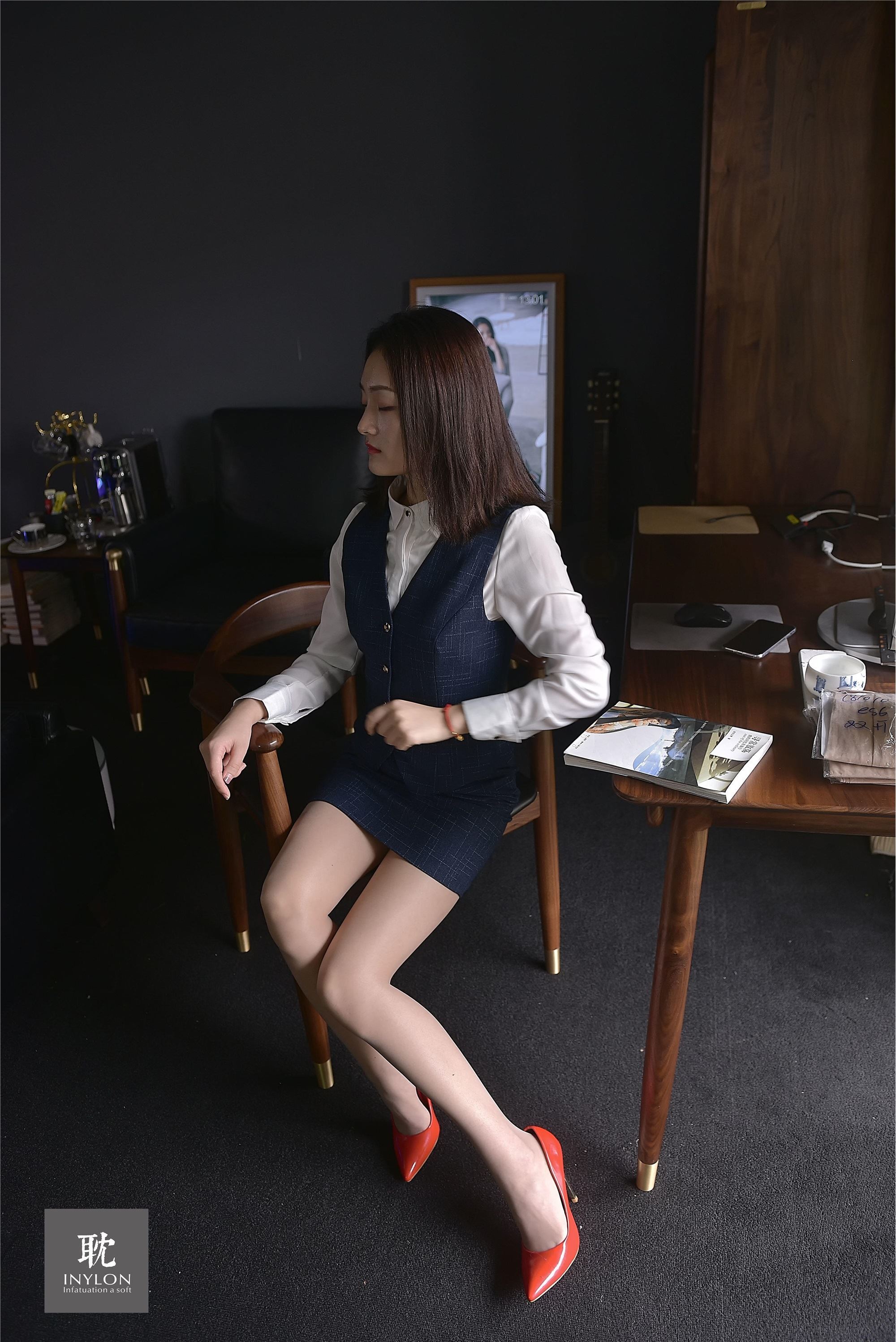 IESS异思趣向《普惠集242》- 模特：格格《主持人格格》